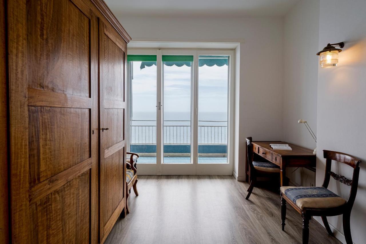 Appartamento Vista Mare Con Due Camere - Two-Bedroom Apartment With Sea View サンレモ エクステリア 写真