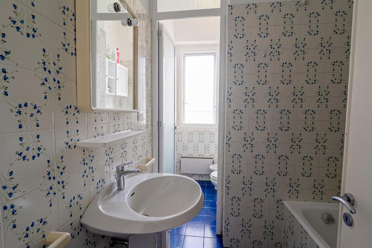 Appartamento Vista Mare Con Due Camere - Two-Bedroom Apartment With Sea View サンレモ エクステリア 写真