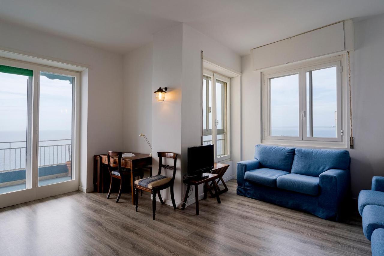 Appartamento Vista Mare Con Due Camere - Two-Bedroom Apartment With Sea View サンレモ エクステリア 写真